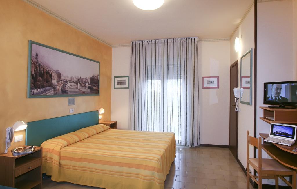 Hotel Marselli ริมินี ภายนอก รูปภาพ