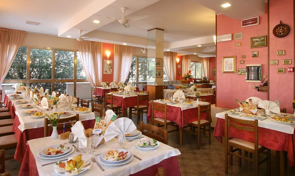 Hotel Marselli ริมินี ภายนอก รูปภาพ